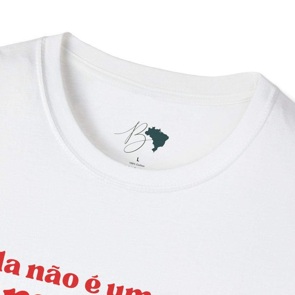 A Vida Não É Um Morango – Brazilian Phrase Unisex T-Shirt