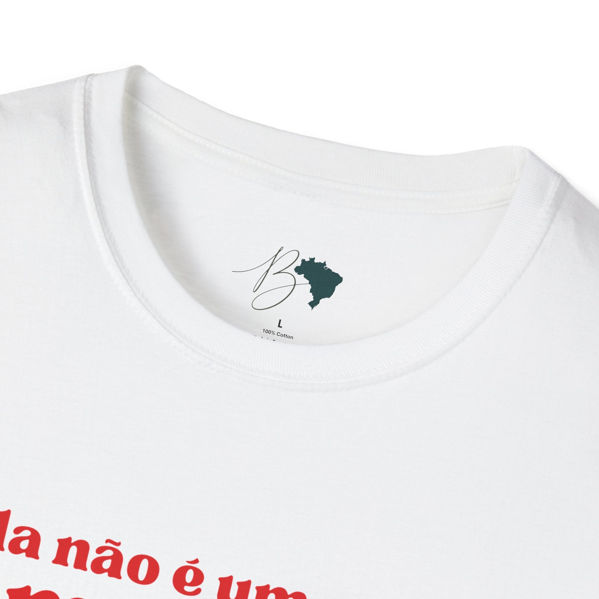 A Vida Não É Um Morango – Brazilian Phrase Unisex T-Shirt