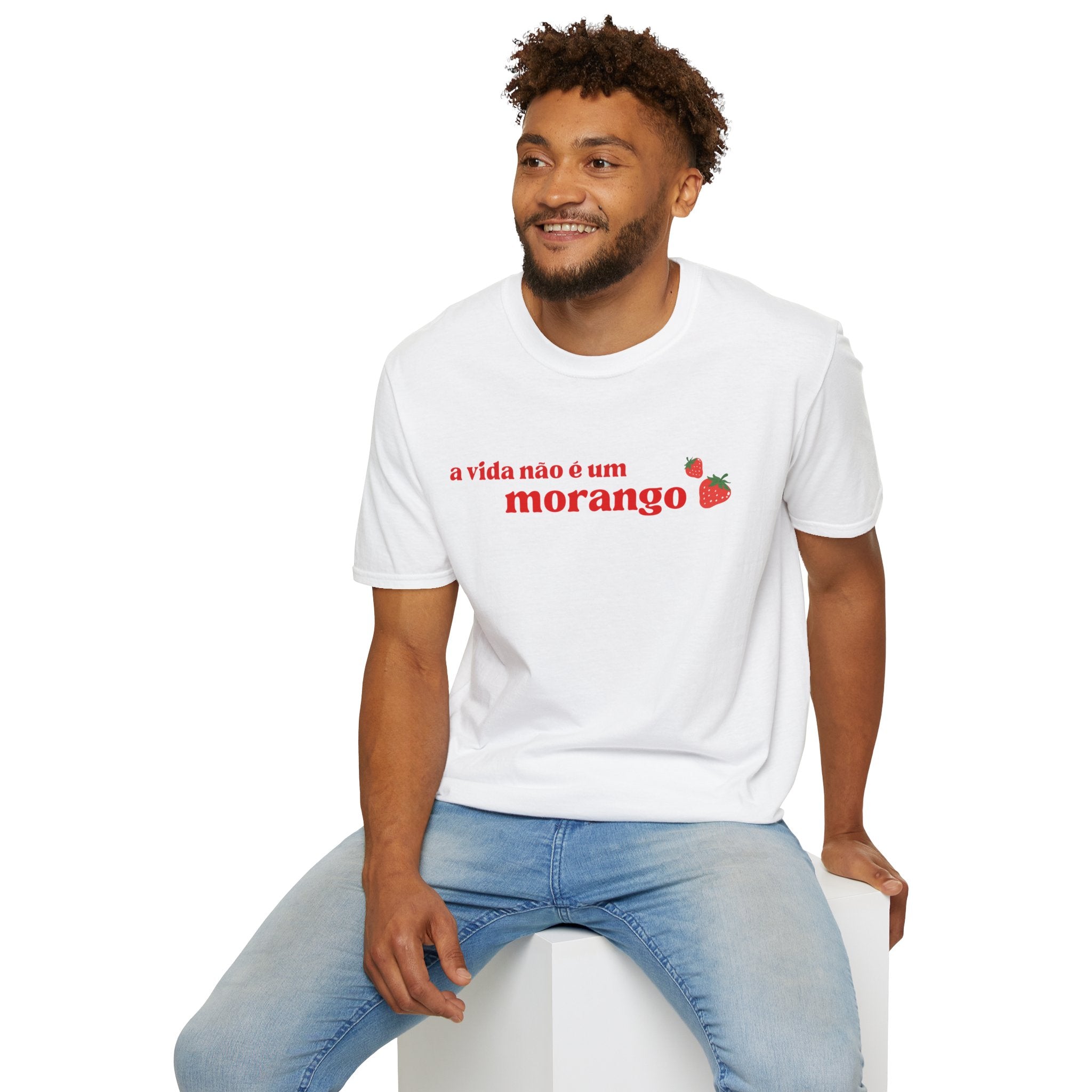 A Vida Não É Um Morango – Brazilian Phrase Unisex T-Shirt