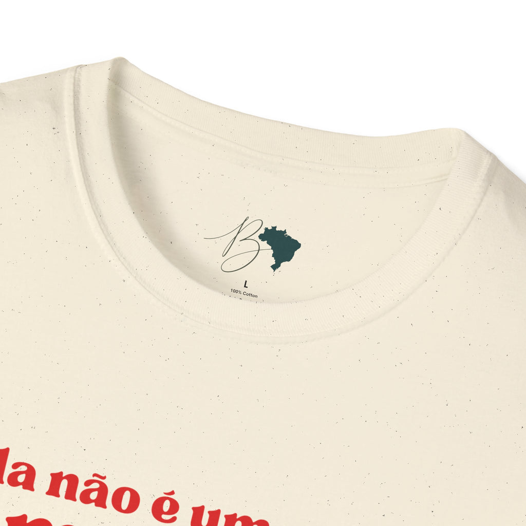 A Vida Não É Um Morango – Brazilian Phrase Unisex T-Shirt